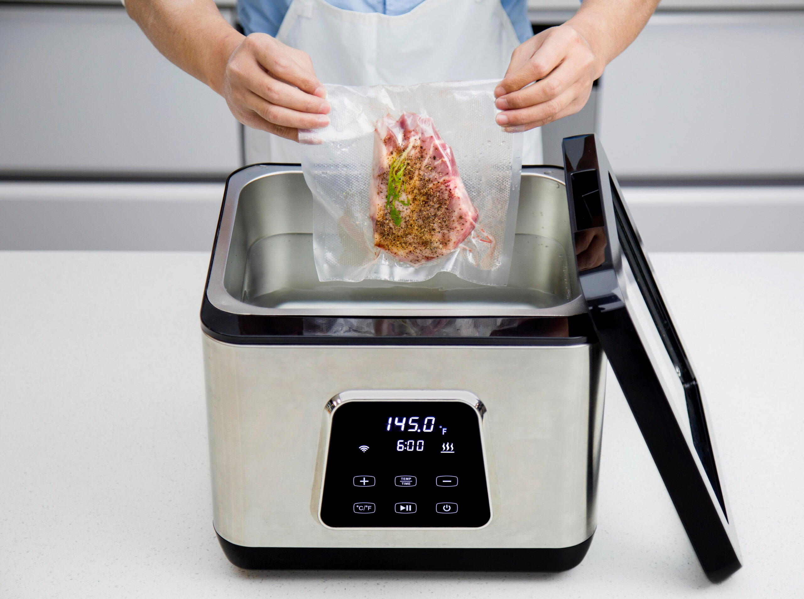 Sous vide cooker SV202